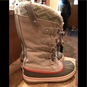 Women’s size 6 Sorel snow boots